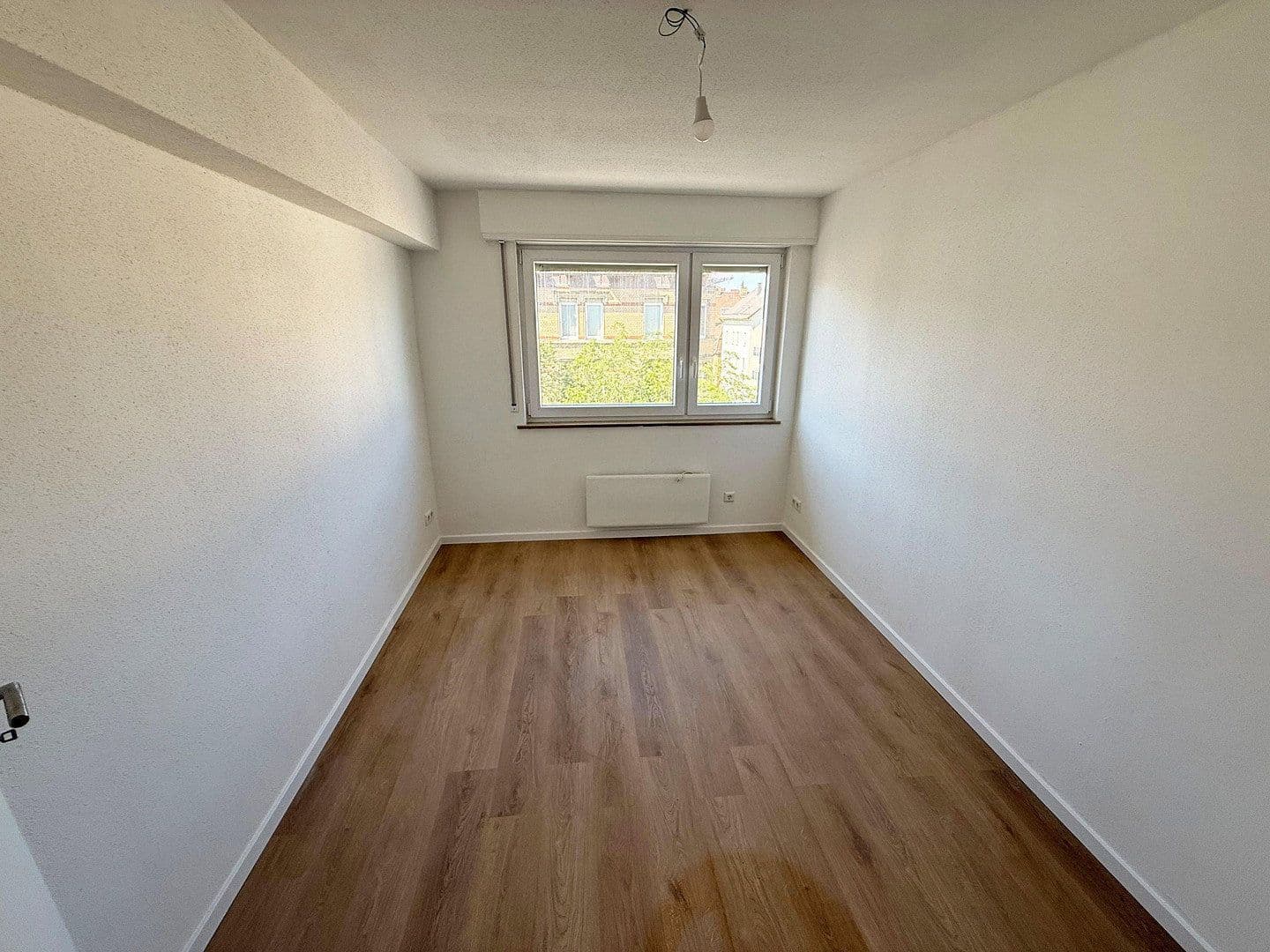 Prenájom bytu 4-izbový 95 m², Stuttgart, Bádensko-Wurttembersko Prenájom bytu 4-izbový 95 m², Stuttgart, Bádensko-Wurttembersko