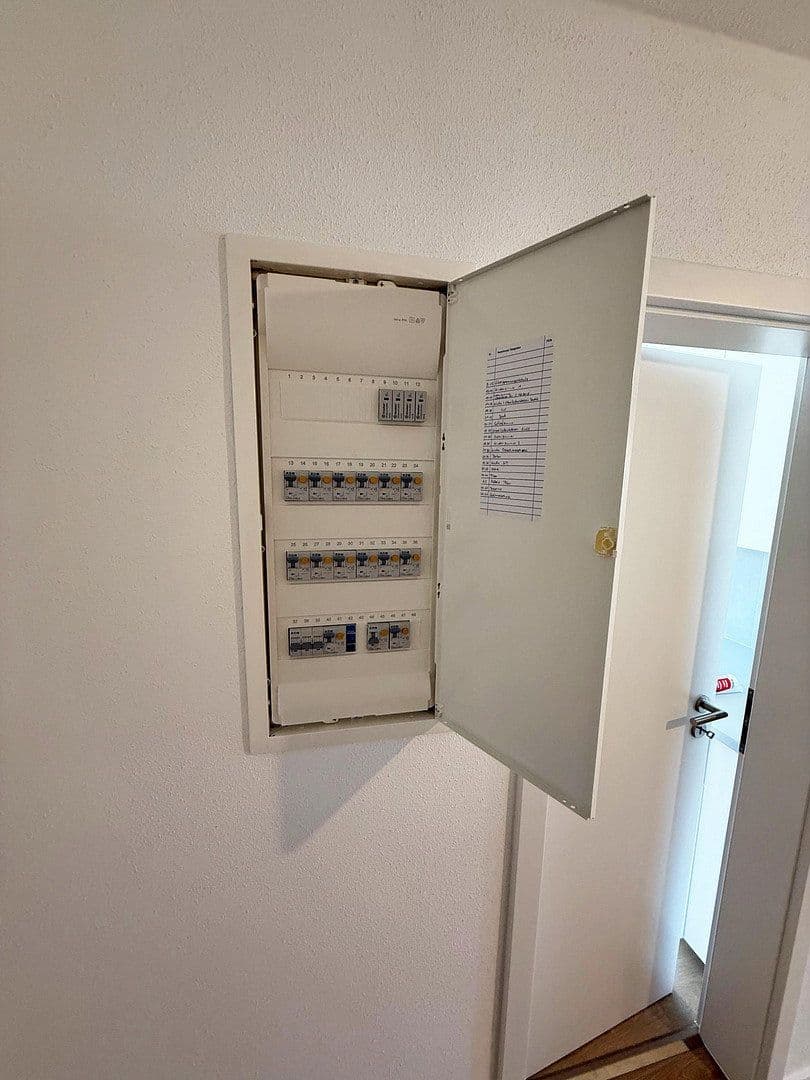 Prenájom bytu 4-izbový 95 m², Stuttgart, Bádensko-Wurttembersko Prenájom bytu 4-izbový 95 m², Stuttgart, Bádensko-Wurttembersko