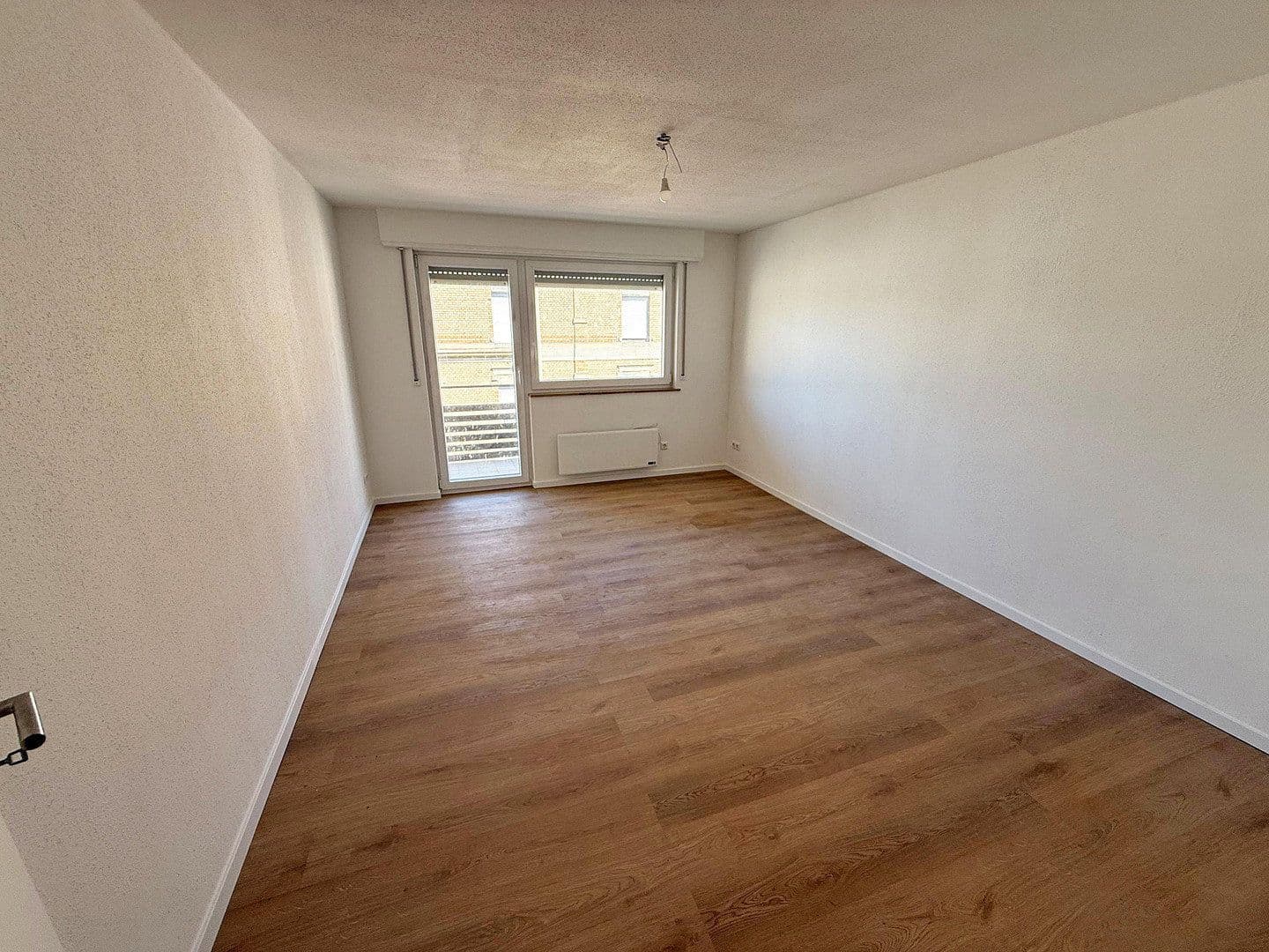 Prenájom bytu 4-izbový 95 m², Stuttgart, Bádensko-Wurttembersko Prenájom bytu 4-izbový 95 m², Stuttgart, Bádensko-Wurttembersko