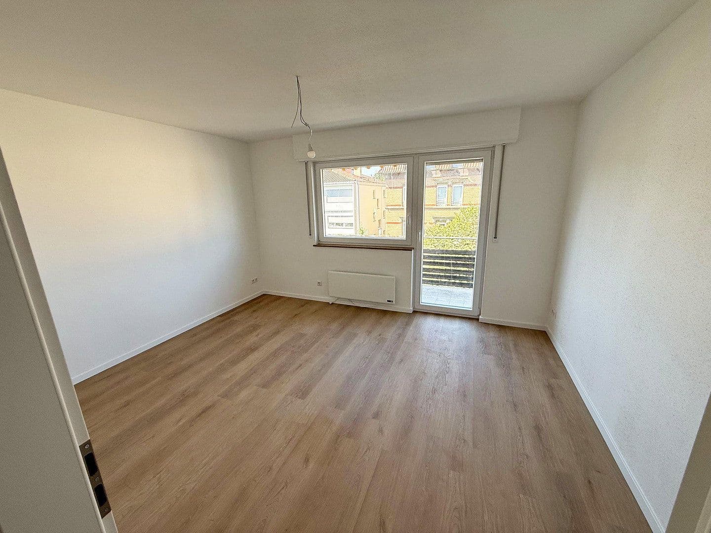 Prenájom bytu 4-izbový 95 m², Stuttgart, Bádensko-Wurttembersko Prenájom bytu 4-izbový 95 m², Stuttgart, Bádensko-Wurttembersko