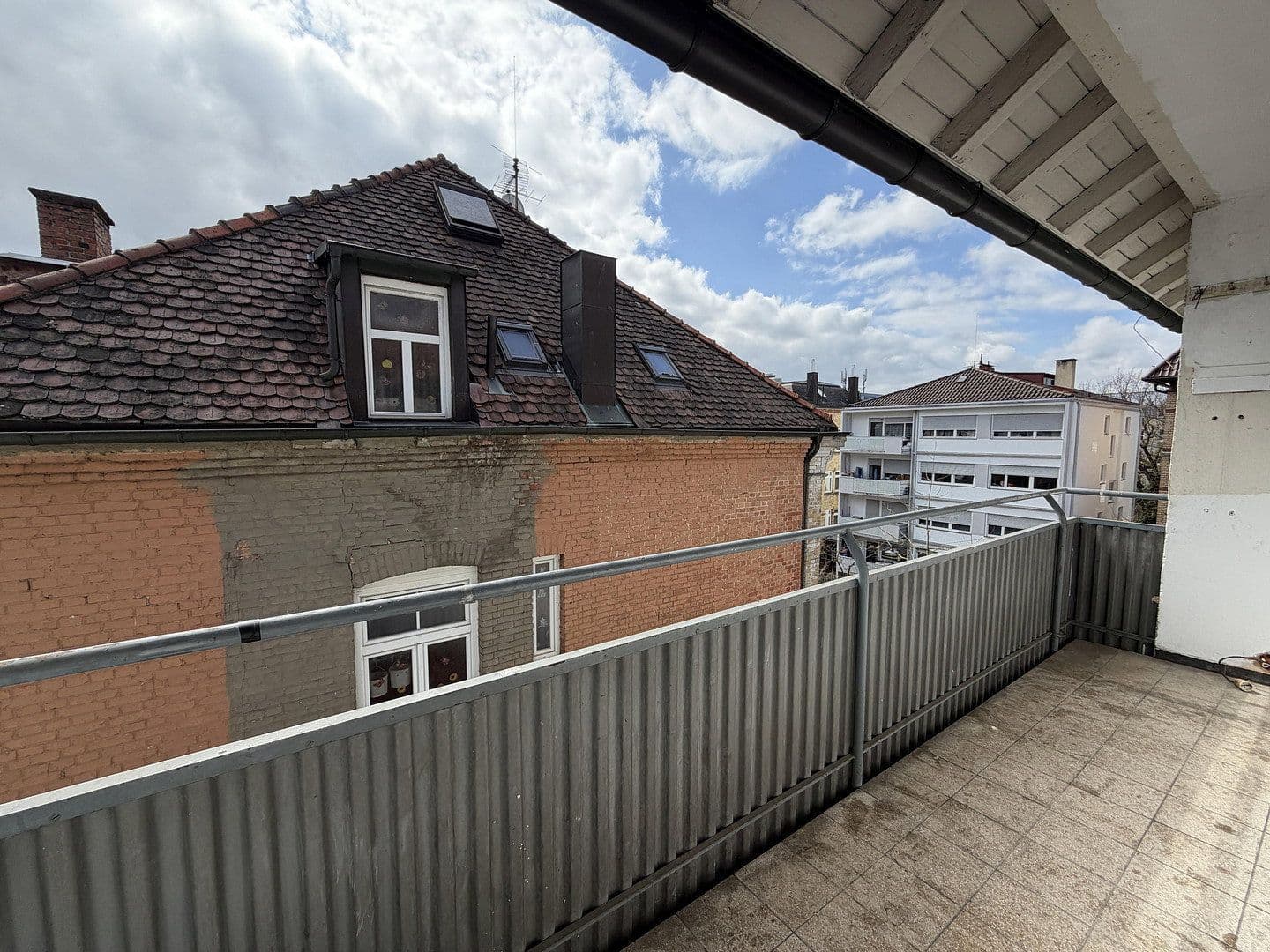 Prenájom bytu 4-izbový 95 m², Stuttgart, Bádensko-Wurttembersko Prenájom bytu 4-izbový 95 m², Stuttgart, Bádensko-Wurttembersko