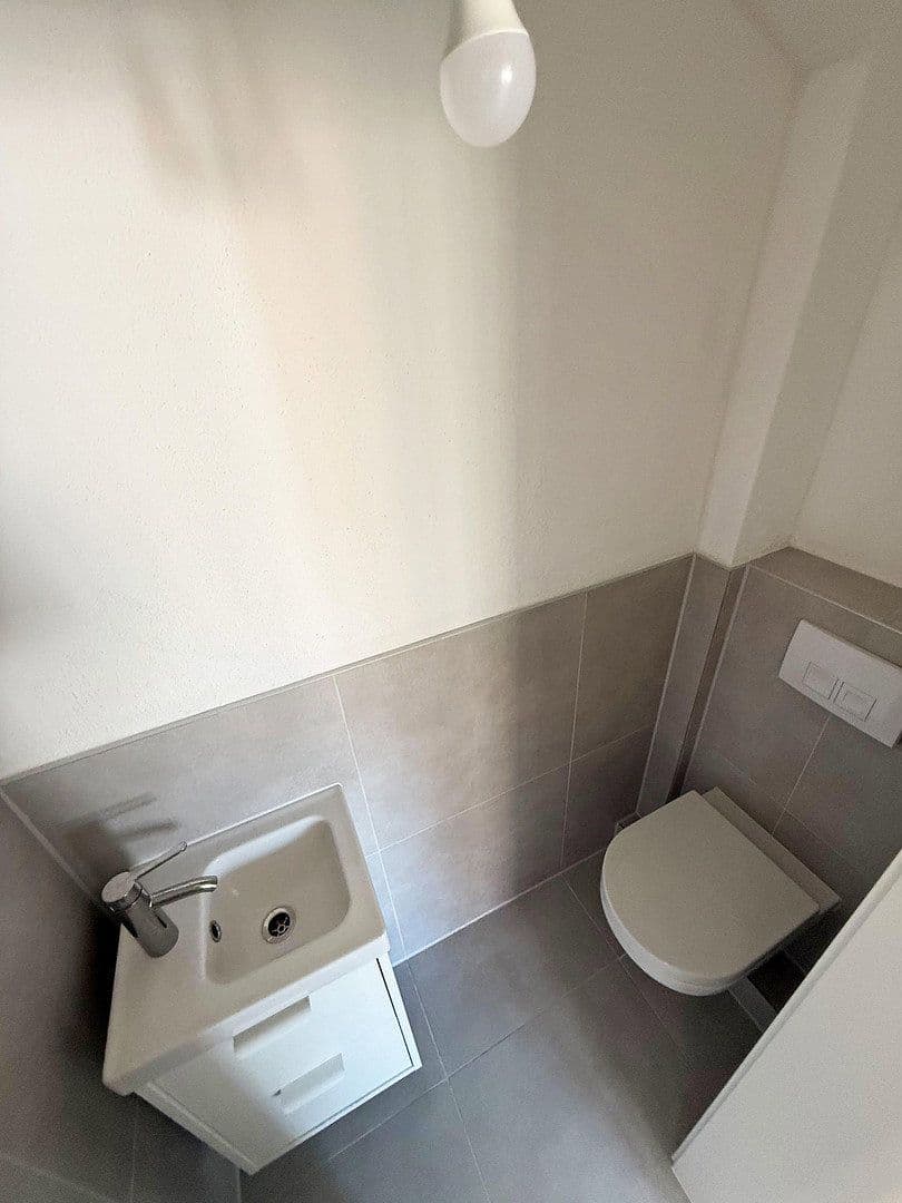Prenájom bytu 4-izbový 95 m², Stuttgart, Bádensko-Wurttembersko Prenájom bytu 4-izbový 95 m², Stuttgart, Bádensko-Wurttembersko