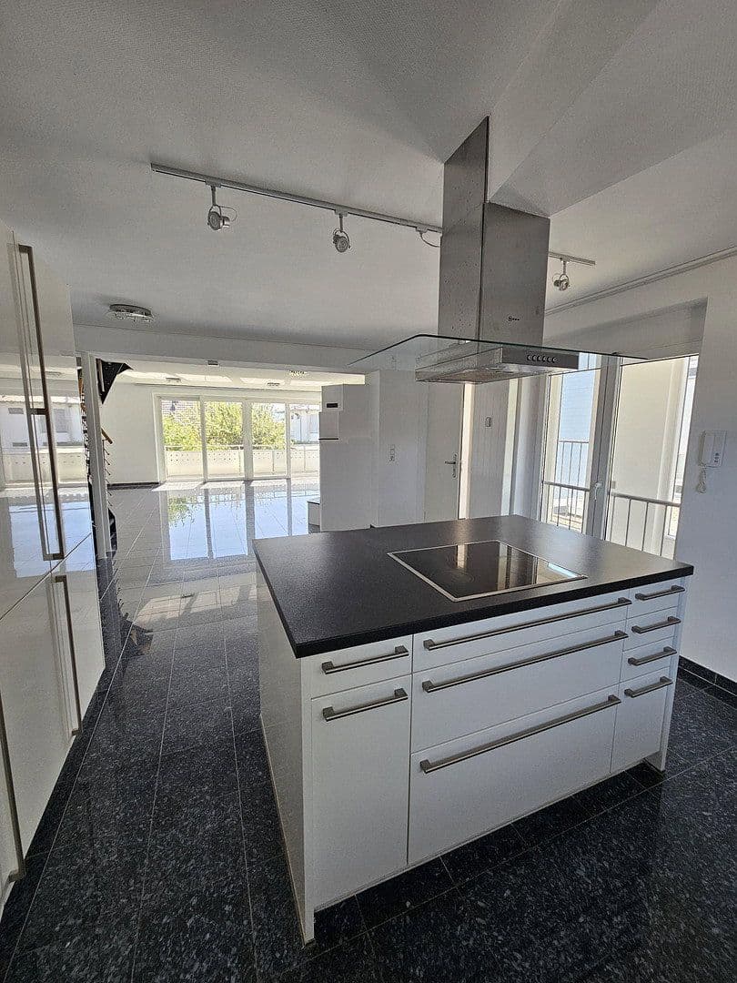 Prenájom bytu 3-izbový 101 m², Kusterdingen, Bádensko-Wurttembersko Prenájom bytu 3-izbový 101 m², Kusterdingen, Bádensko-Wurttembersko