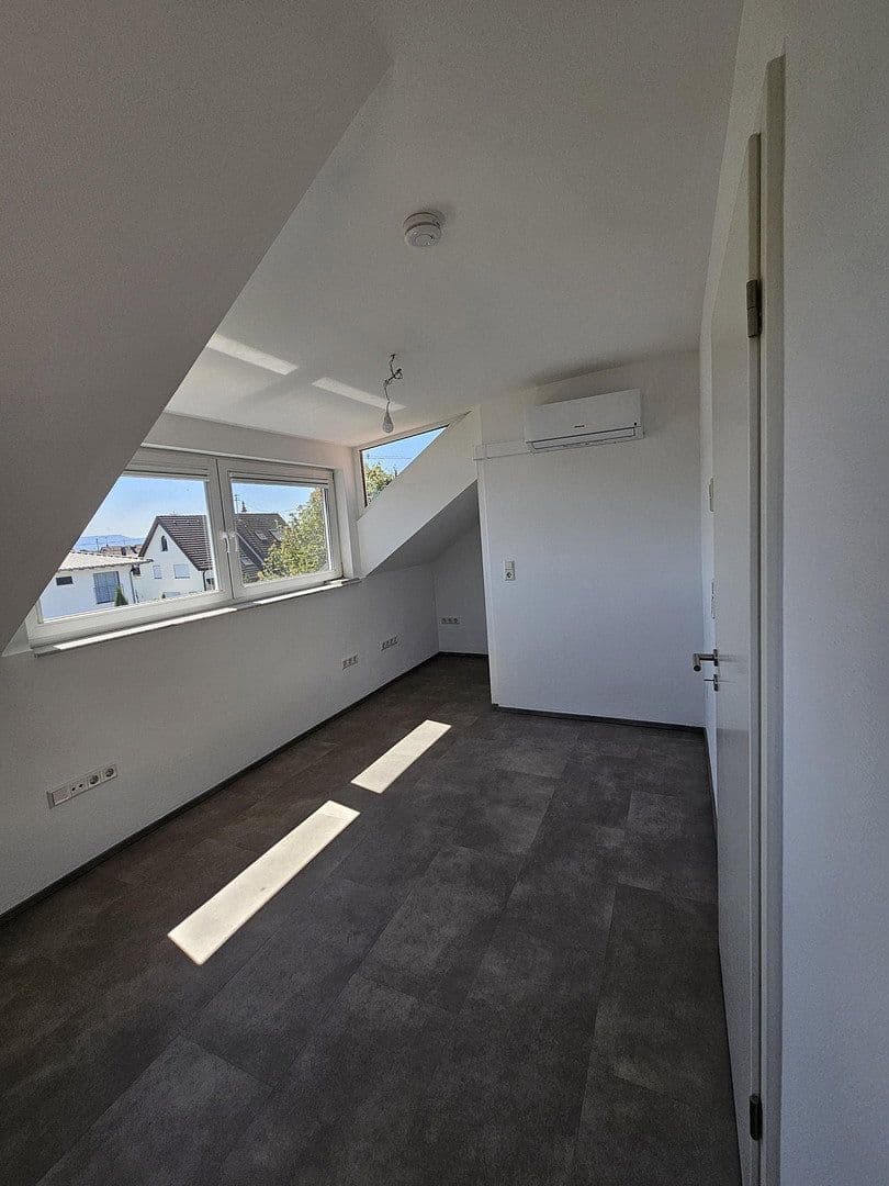 Prenájom bytu 3-izbový 101 m², Kusterdingen, Bádensko-Wurttembersko Prenájom bytu 3-izbový 101 m², Kusterdingen, Bádensko-Wurttembersko