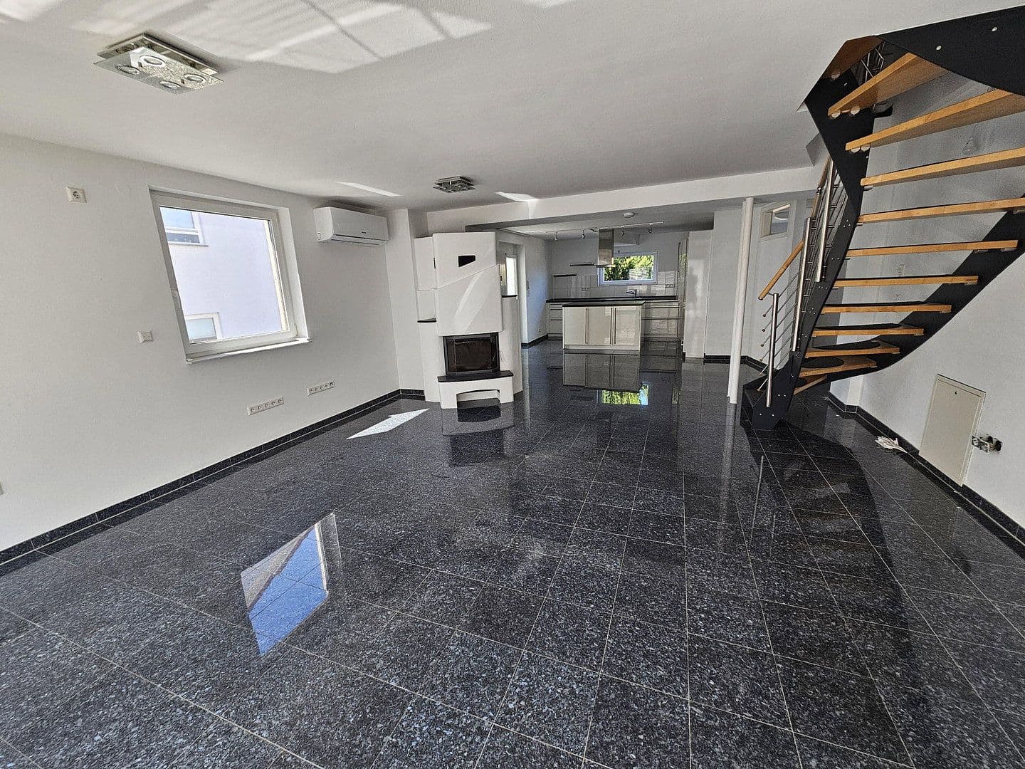 Prenájom bytu 3-izbový 101 m², Kusterdingen, Bádensko-Wurttembersko Prenájom bytu 3-izbový 101 m², Kusterdingen, Bádensko-Wurttembersko