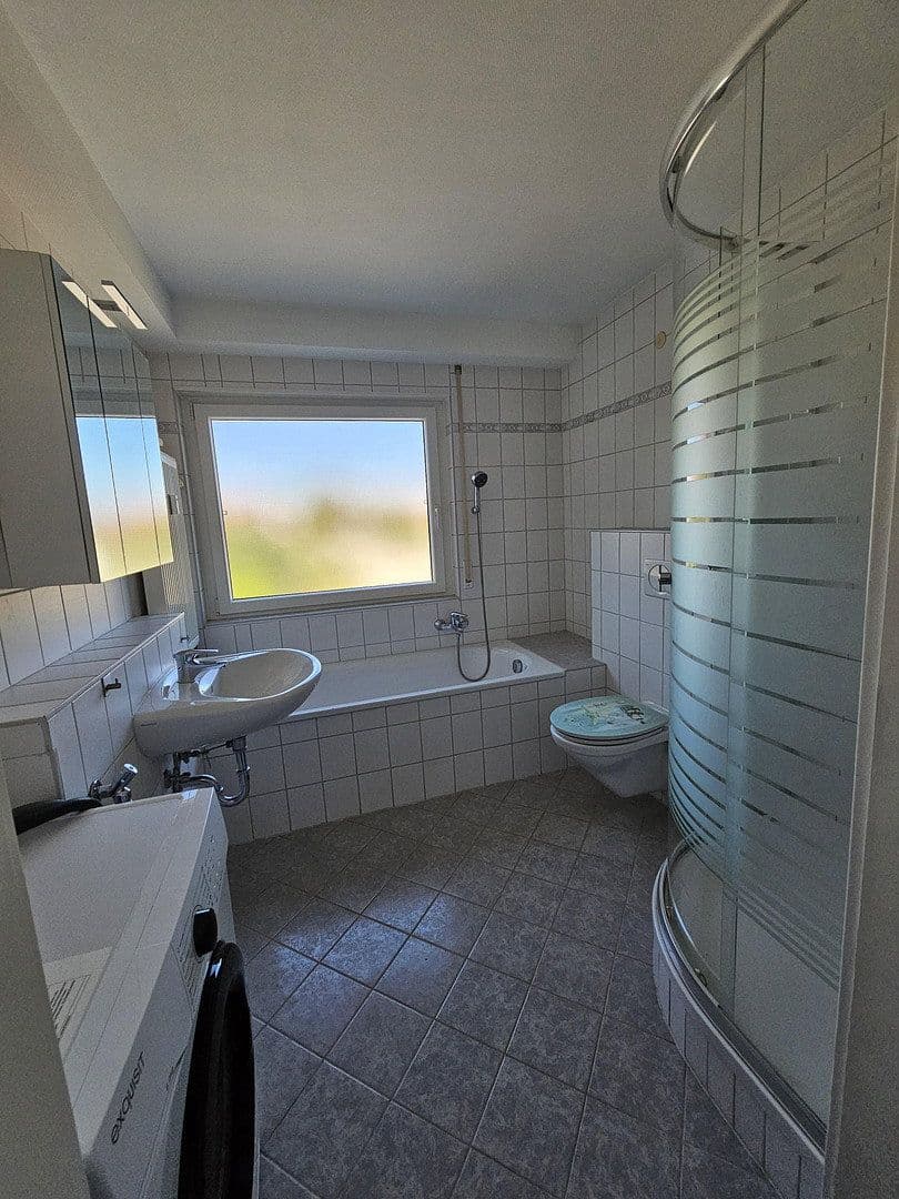 Prenájom bytu 3-izbový 101 m², Kusterdingen, Bádensko-Wurttembersko Prenájom bytu 3-izbový 101 m², Kusterdingen, Bádensko-Wurttembersko