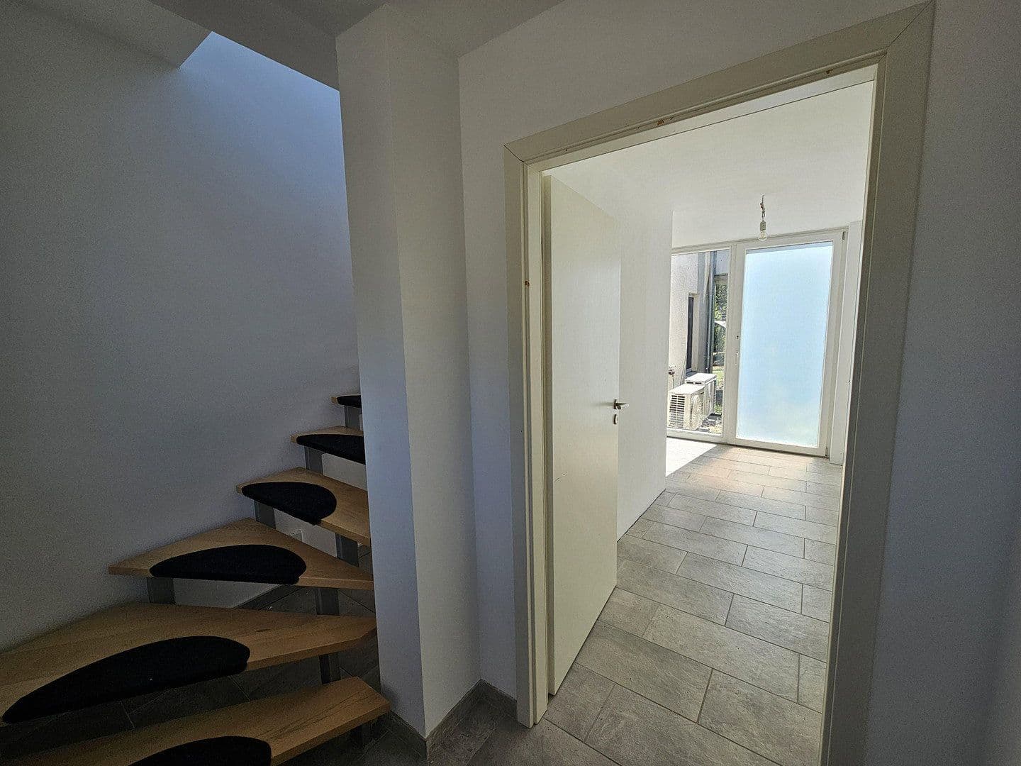 Prenájom bytu 3-izbový 101 m², Kusterdingen, Bádensko-Wurttembersko Prenájom bytu 3-izbový 101 m², Kusterdingen, Bádensko-Wurttembersko