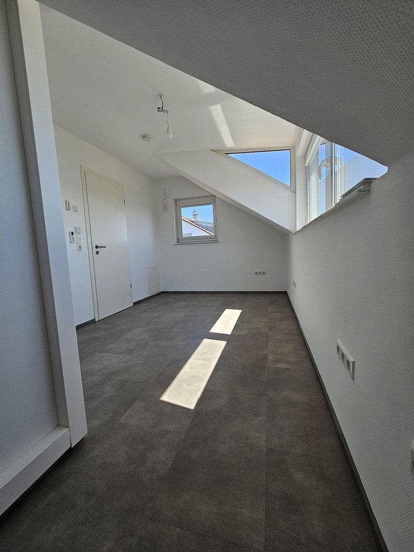 Prenájom bytu 3-izbový 101 m², Kusterdingen, Bádensko-Wurttembersko Prenájom bytu 3-izbový 101 m², Kusterdingen, Bádensko-Wurttembersko