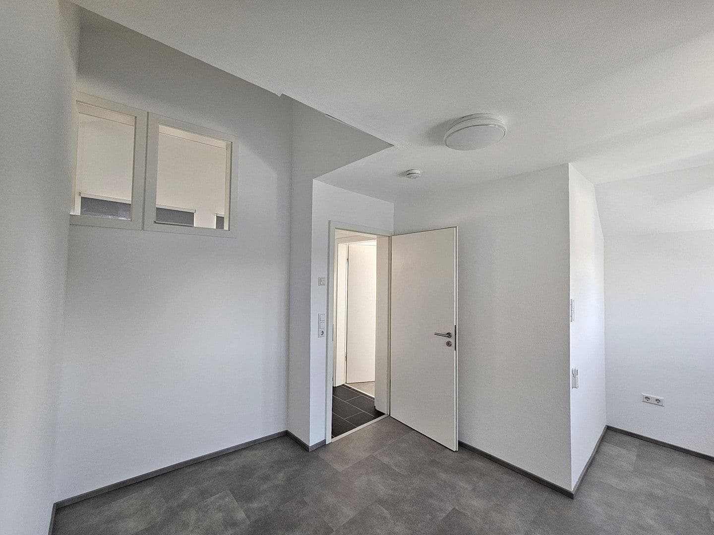 Prenájom bytu 3-izbový 101 m², Kusterdingen, Bádensko-Wurttembersko Prenájom bytu 3-izbový 101 m², Kusterdingen, Bádensko-Wurttembersko