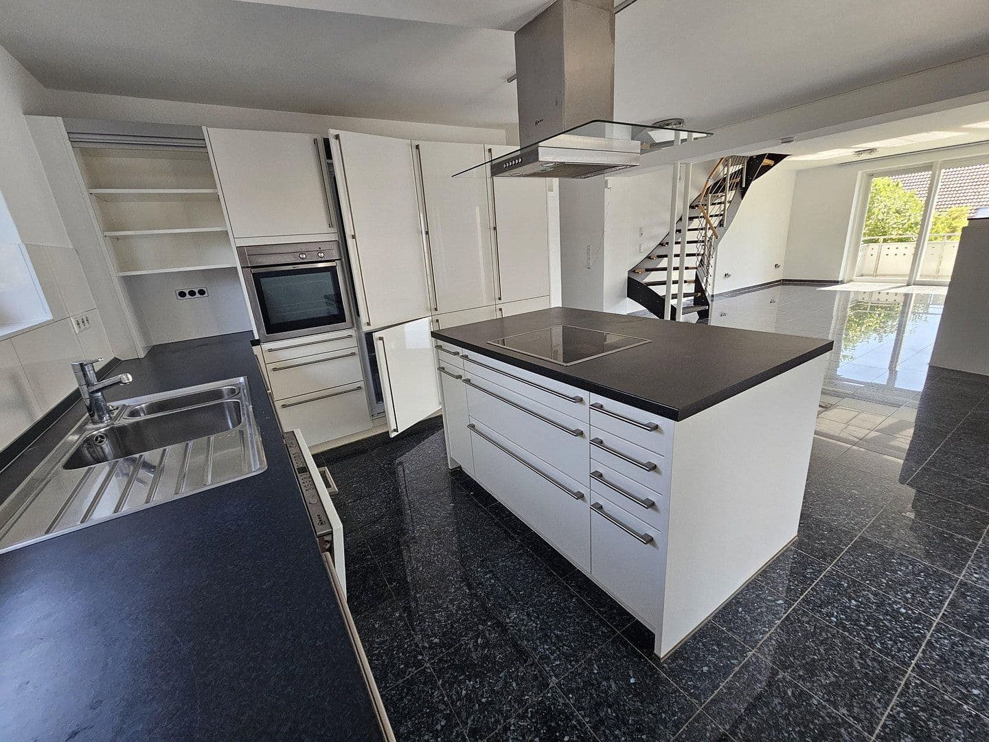 Prenájom bytu 3-izbový 101 m², Kusterdingen, Bádensko-Wurttembersko Prenájom bytu 3-izbový 101 m², Kusterdingen, Bádensko-Wurttembersko