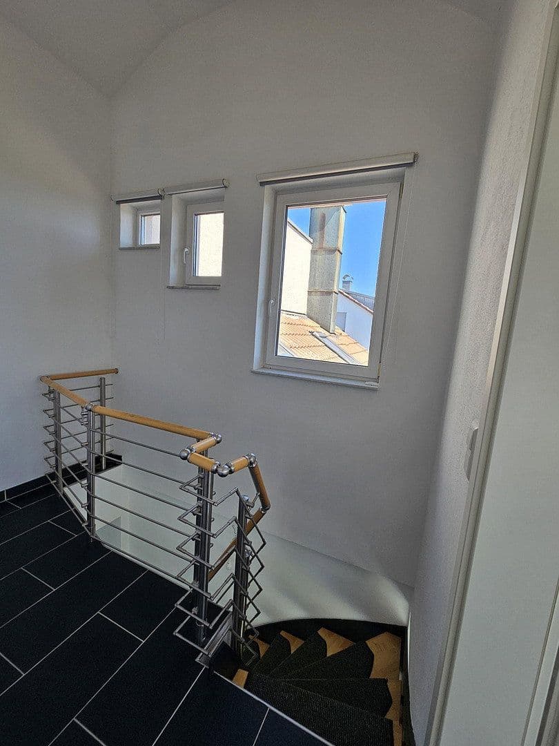 Prenájom bytu 3-izbový 101 m², Kusterdingen, Bádensko-Wurttembersko Prenájom bytu 3-izbový 101 m², Kusterdingen, Bádensko-Wurttembersko