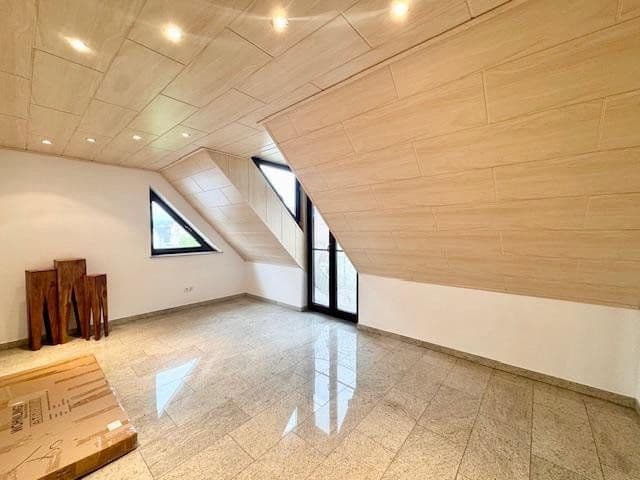 Predaj domu 363 m², pozemok 877 m², Greifenklaustraße 10, Reckendorf, Bavorsko Predaj domu 363 m², pozemok 877 m², Greifenklaustraße 10, Reckendorf, Bavorsko