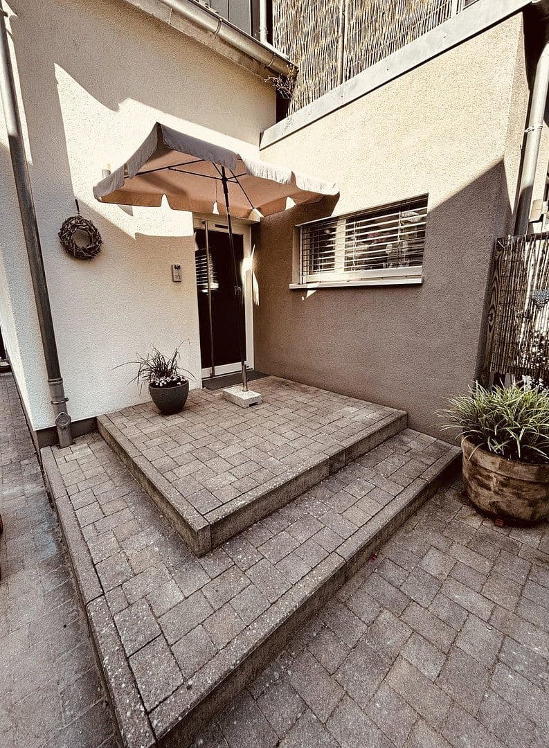 Predaj domu 190 m², pozemok 326 m², Karlsruhe, Bádensko-Wurttembersko Predaj domu 190 m², pozemok 326 m², Karlsruhe, Bádensko-Wurttembersko