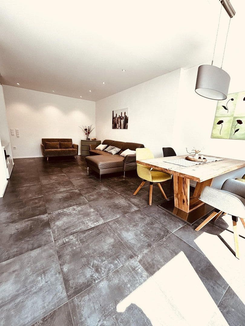 Predaj domu 190 m², pozemok 326 m², Karlsruhe, Bádensko-Wurttembersko Predaj domu 190 m², pozemok 326 m², Karlsruhe, Bádensko-Wurttembersko