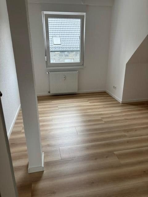 Prenájom bytu 4-izbový 140 m², Ennepetal, Severné Porýnie - Westfálsko Prenájom bytu 4-izbový 140 m², Ennepetal, Severné Porýnie - Westfálsko