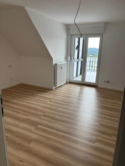 Prenájom bytu 4-izbový 140 m², Ennepetal, Severné Porýnie - Westfálsko Prenájom bytu 4-izbový 140 m², Ennepetal, Severné Porýnie - Westfálsko