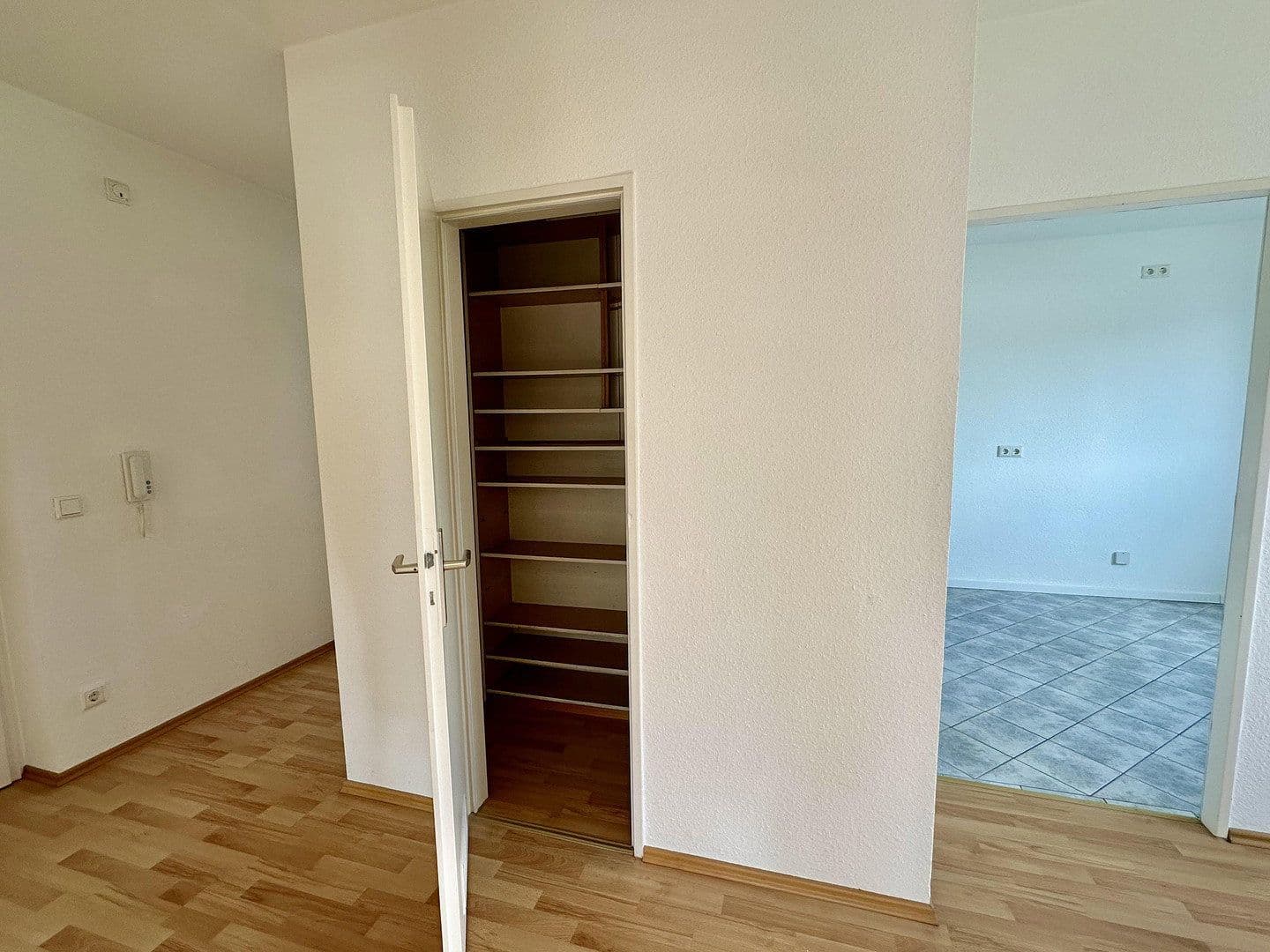 Prenájom bytu 2-izbový 70 m², Thumenberger Weg 65, Nürnberg, Bavorsko Prenájom bytu 2-izbový 70 m², Thumenberger Weg 65, Nürnberg, Bavorsko