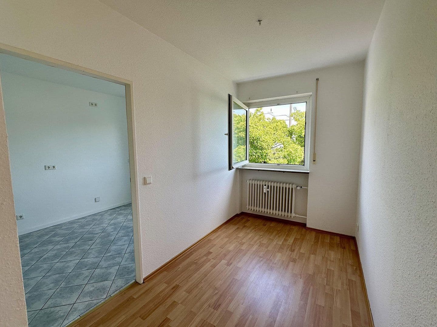 Prenájom bytu 2-izbový 70 m², Thumenberger Weg 65, Nürnberg, Bavorsko Prenájom bytu 2-izbový 70 m², Thumenberger Weg 65, Nürnberg, Bavorsko