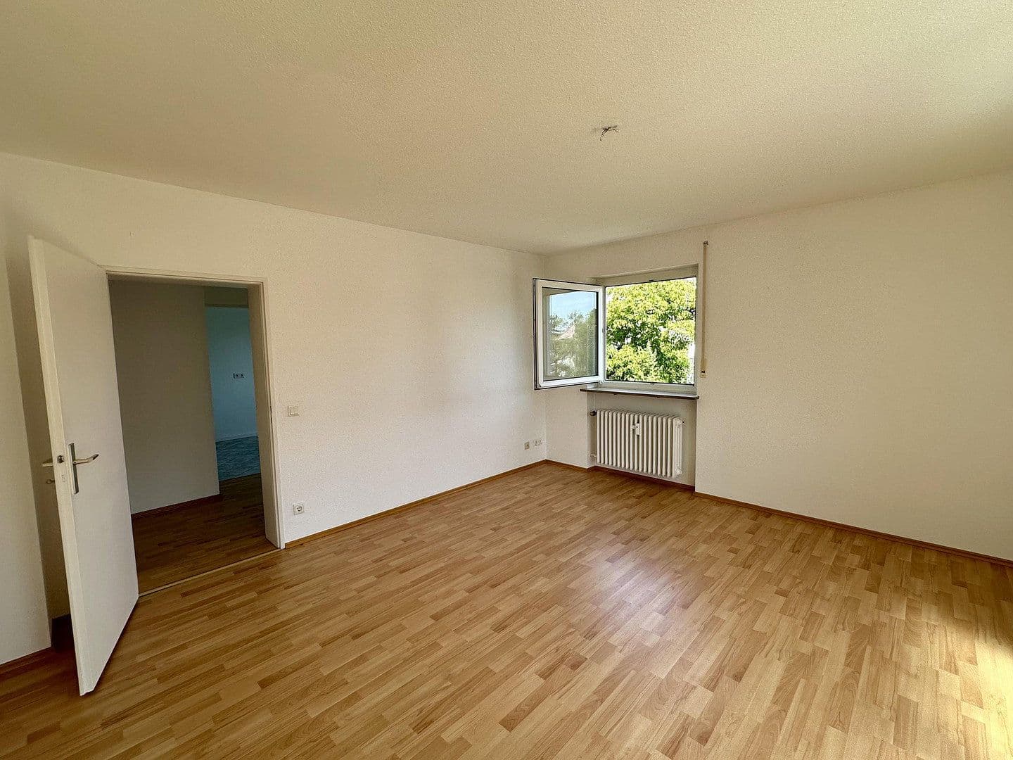 Prenájom bytu 2-izbový 70 m², Thumenberger Weg 65, Nürnberg, Bavorsko Prenájom bytu 2-izbový 70 m², Thumenberger Weg 65, Nürnberg, Bavorsko