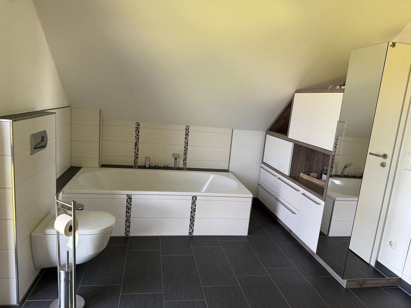 Predaj domu 141 m², pozemok 704 m², Oberhausen, Severné Porýnie - Westfálsko Predaj domu 141 m², pozemok 704 m², Oberhausen, Severné Porýnie - Westfálsko