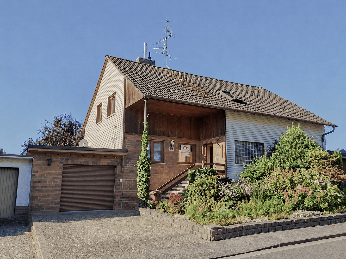 Predaj domu 150 m², pozemok 868 m², Sudetenstraße 14, Bruchköbel, Hesensko Predaj domu 150 m², pozemok 868 m², Sudetenstraße 14, Bruchköbel, Hesensko