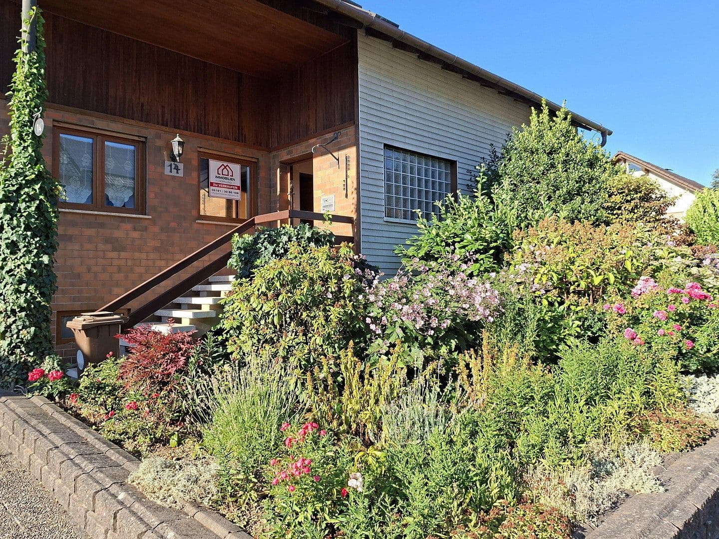 Predaj domu 150 m², pozemok 868 m², Sudetenstraße 14, Bruchköbel, Hesensko Predaj domu 150 m², pozemok 868 m², Sudetenstraße 14, Bruchköbel, Hesensko