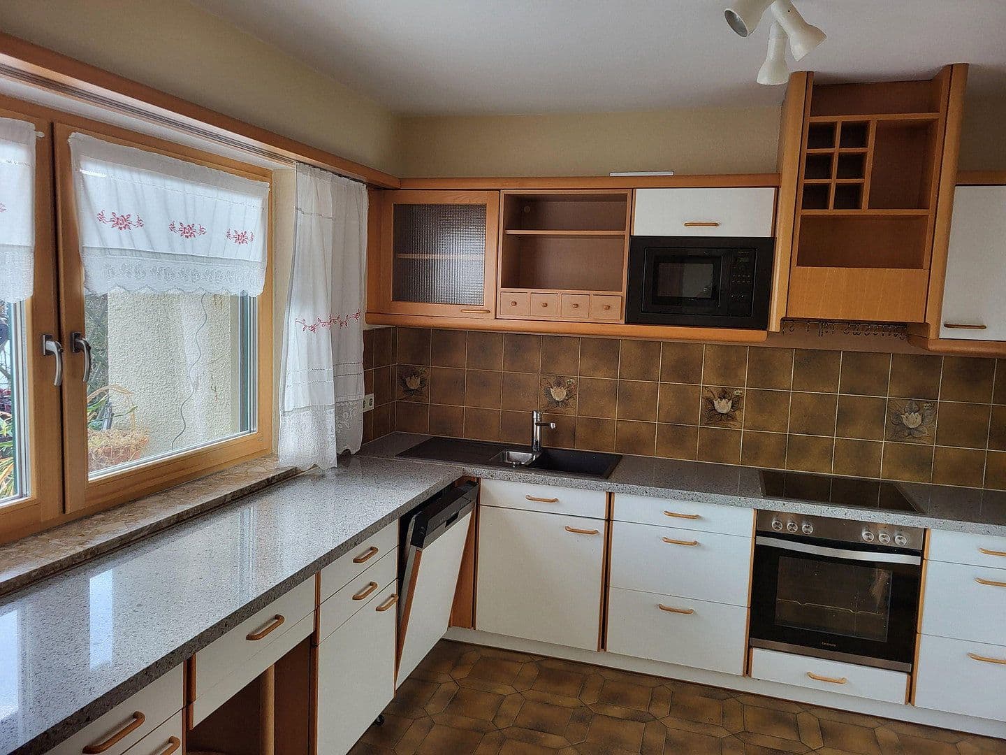 Predaj domu 180 m², pozemok 1.269 m², Marklkofen, Bavorsko Predaj domu 180 m², pozemok 1.269 m², Marklkofen, Bavorsko