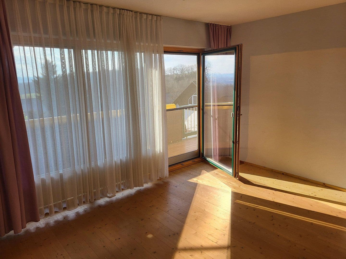 Predaj domu 180 m², pozemok 1.269 m², Marklkofen, Bavorsko Predaj domu 180 m², pozemok 1.269 m², Marklkofen, Bavorsko