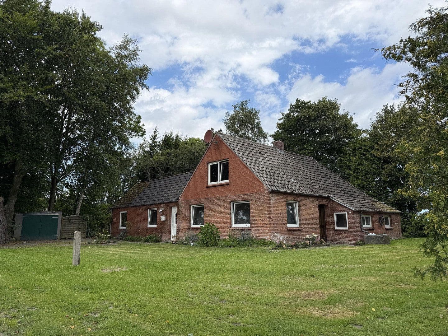 Predaj domu 70 m², pozemok 6.329 m², Bummert Trift 8, Hage, Dolné Sasko Predaj domu 70 m², pozemok 6.329 m², Bummert Trift 8, Hage, Dolné Sasko