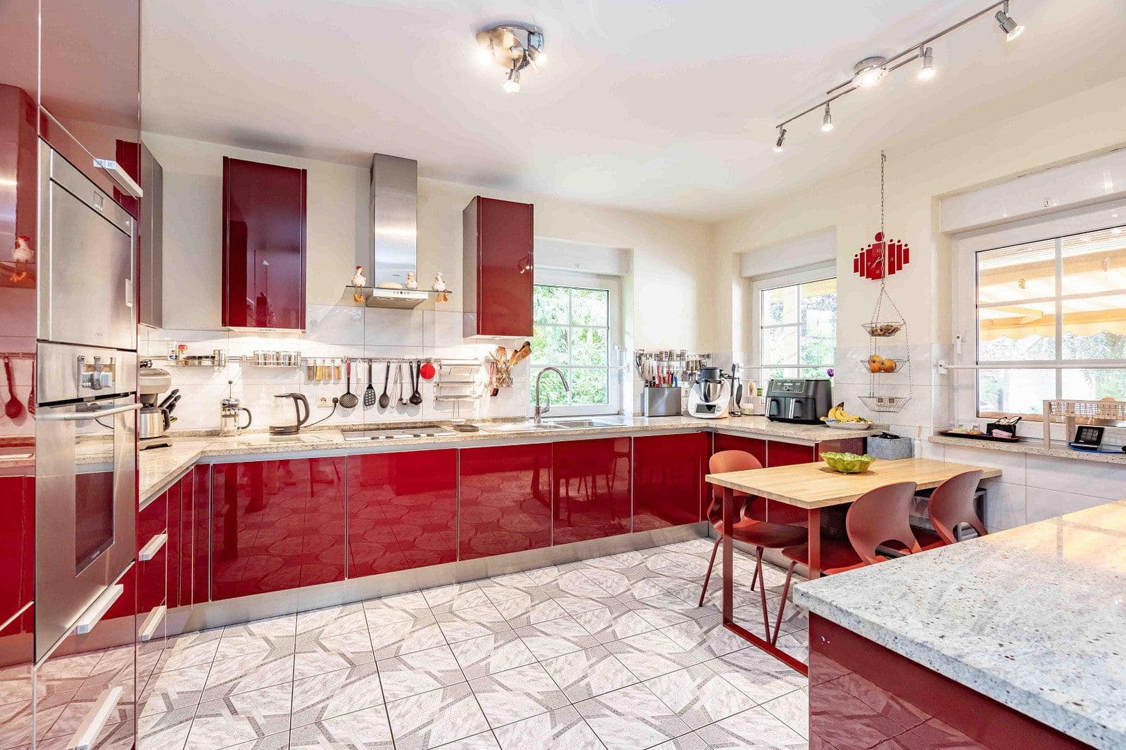 Predaj domu 242 m², pozemok 995 m², Kleinmachnow, Brandenbursko Predaj domu 242 m², pozemok 995 m², Kleinmachnow, Brandenbursko