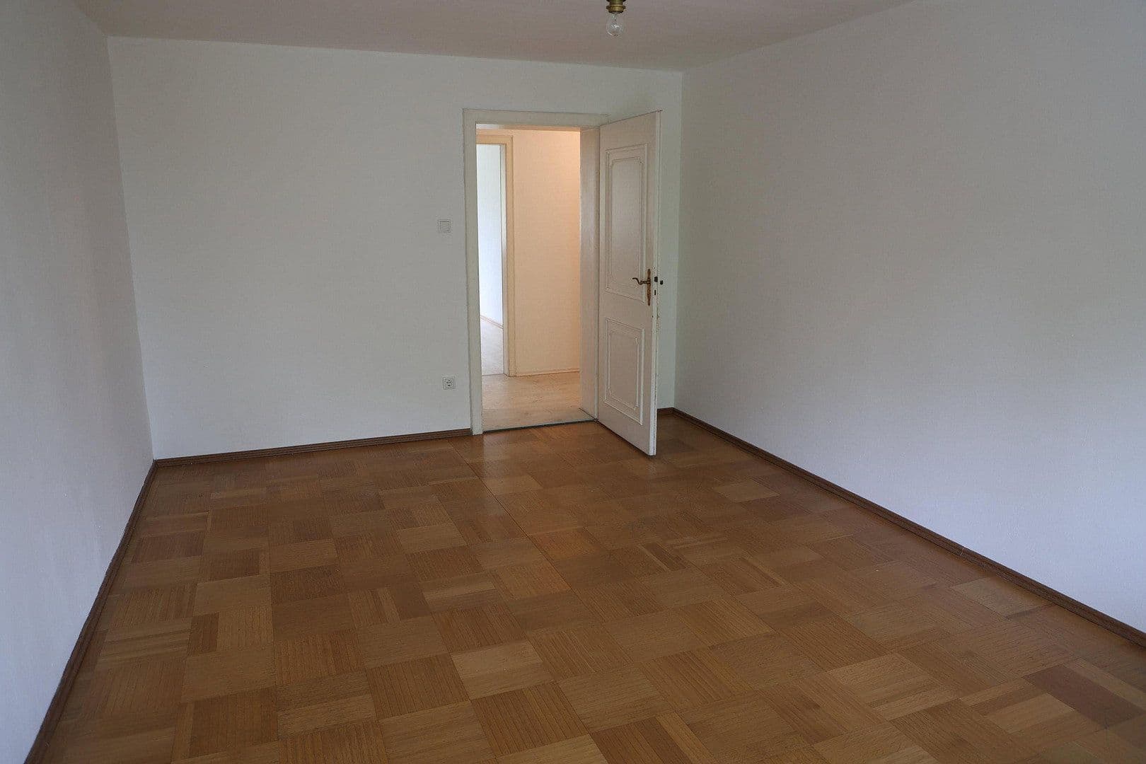 Predaj bytu 2-izbový 56 m², Engadiner Str. 30, München, Bavorsko Predaj bytu 2-izbový 56 m², Engadiner Str. 30, München, Bavorsko