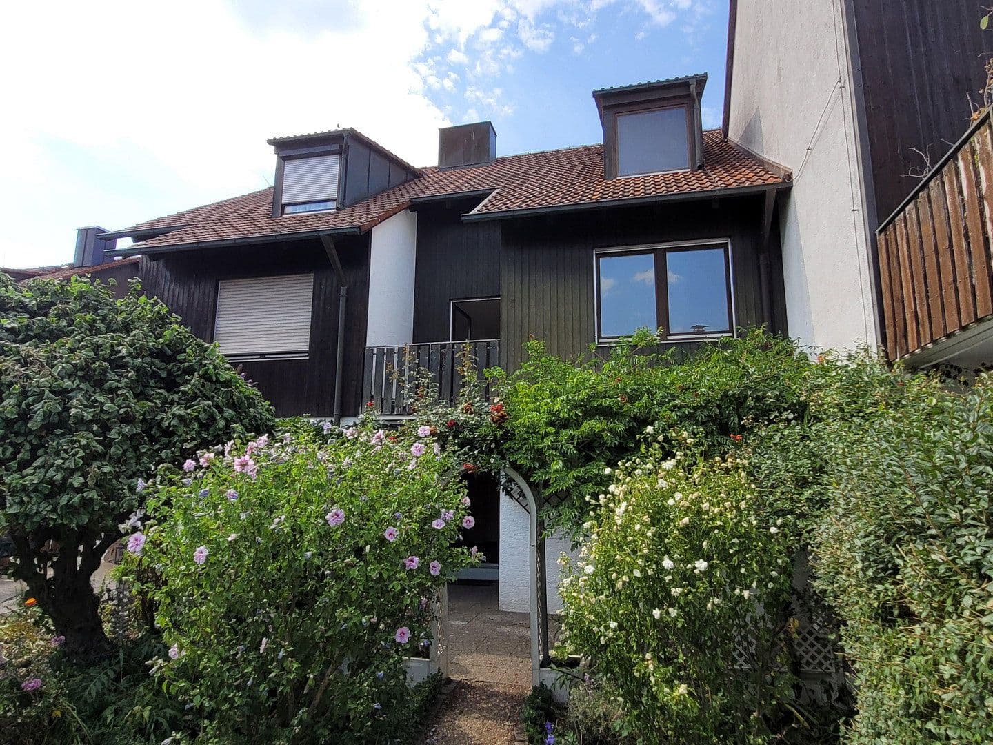 Predaj domu 143 m², pozemok 235 m², Donauschwabenstraße, Eching, Bavorsko Predaj domu 143 m², pozemok 235 m², Donauschwabenstraße, Eching, Bavorsko