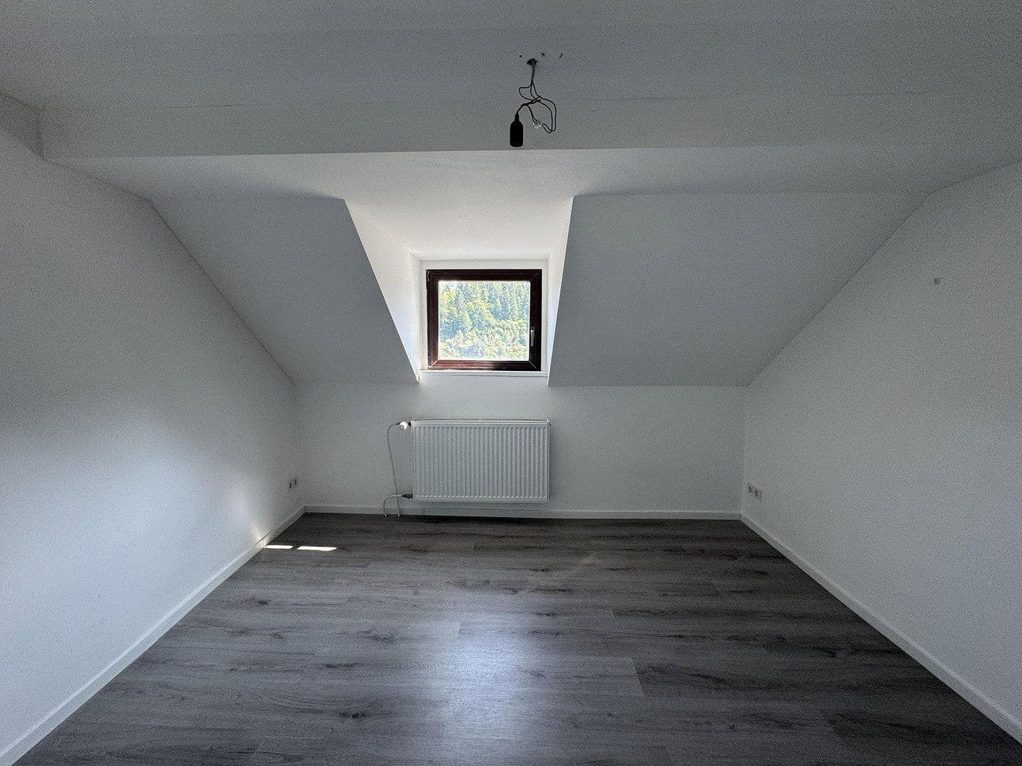 Predaj domu 115 m², pozemok 1.025 m², Im Hohlenfels 24, Kirn, Porýnie-Falcko Predaj domu 115 m², pozemok 1.025 m², Im Hohlenfels 24, Kirn, Porýnie-Falcko