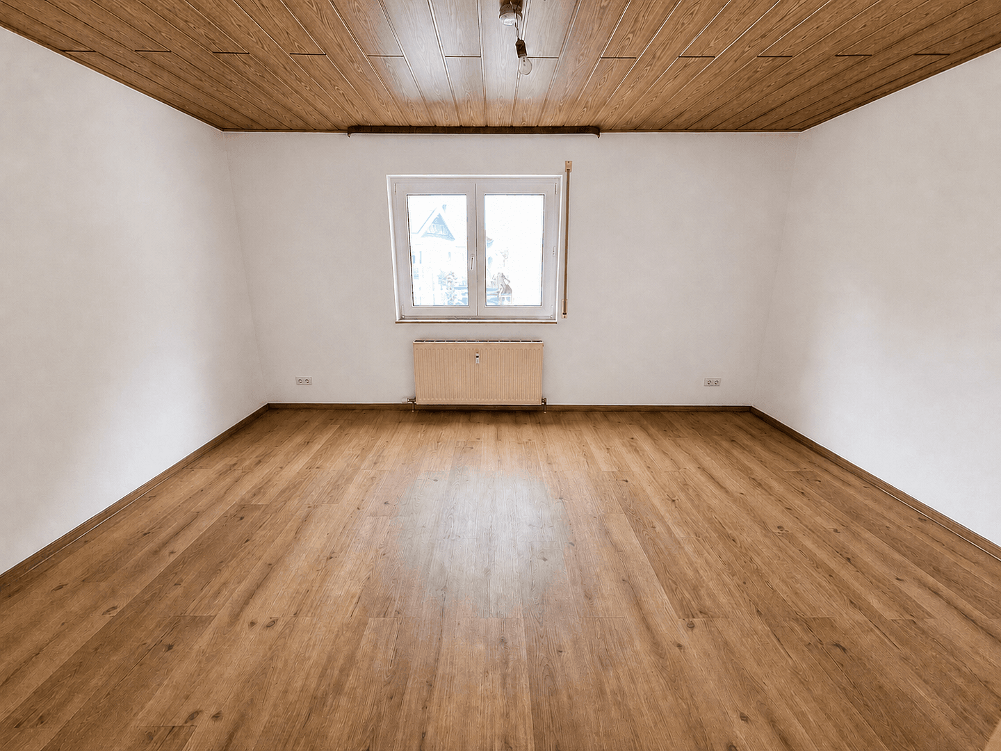 Prenájom bytu 4-izbový 125 m², Neuberg, Hesensko Prenájom bytu 4-izbový 125 m², Neuberg, Hesensko