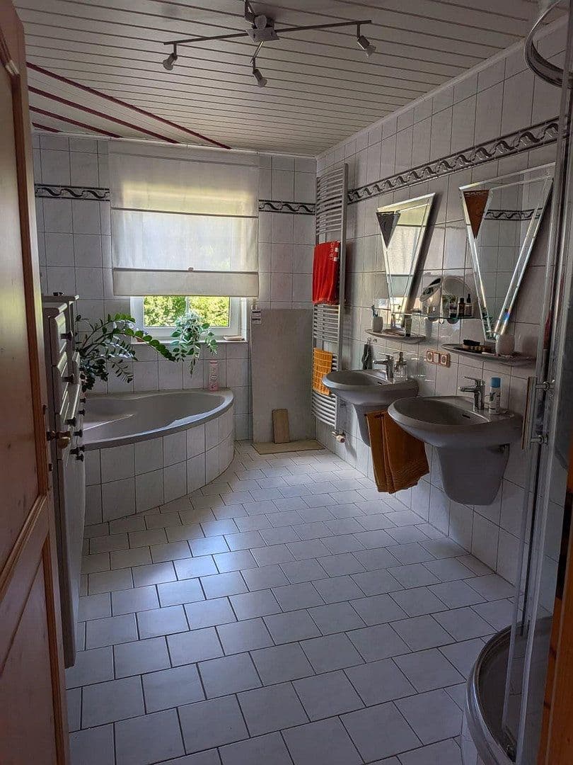 Predaj domu 200 m², pozemok 719 m², Ahornstr. 34, Markt Bibart, Bavorsko Predaj domu 200 m², pozemok 719 m², Ahornstr. 34, Markt Bibart, Bavorsko