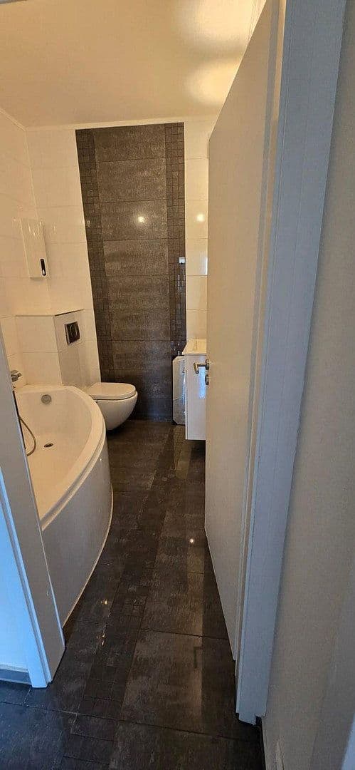 Prenájom bytu 3-izbový 65 m², Hobeisenstr., Essen, Severné Porýnie - Westfálsko Prenájom bytu 3-izbový 65 m², Hobeisenstr., Essen, Severné Porýnie - Westfálsko