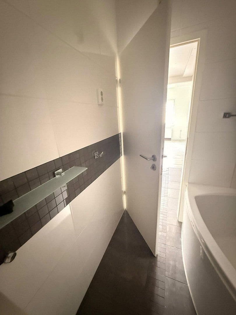 Prenájom bytu 3-izbový 65 m², Hobeisenstr., Essen, Severné Porýnie - Westfálsko Prenájom bytu 3-izbový 65 m², Hobeisenstr., Essen, Severné Porýnie - Westfálsko
