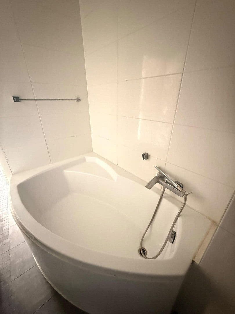 Prenájom bytu 3-izbový 65 m², Hobeisenstr., Essen, Severné Porýnie - Westfálsko Prenájom bytu 3-izbový 65 m², Hobeisenstr., Essen, Severné Porýnie - Westfálsko