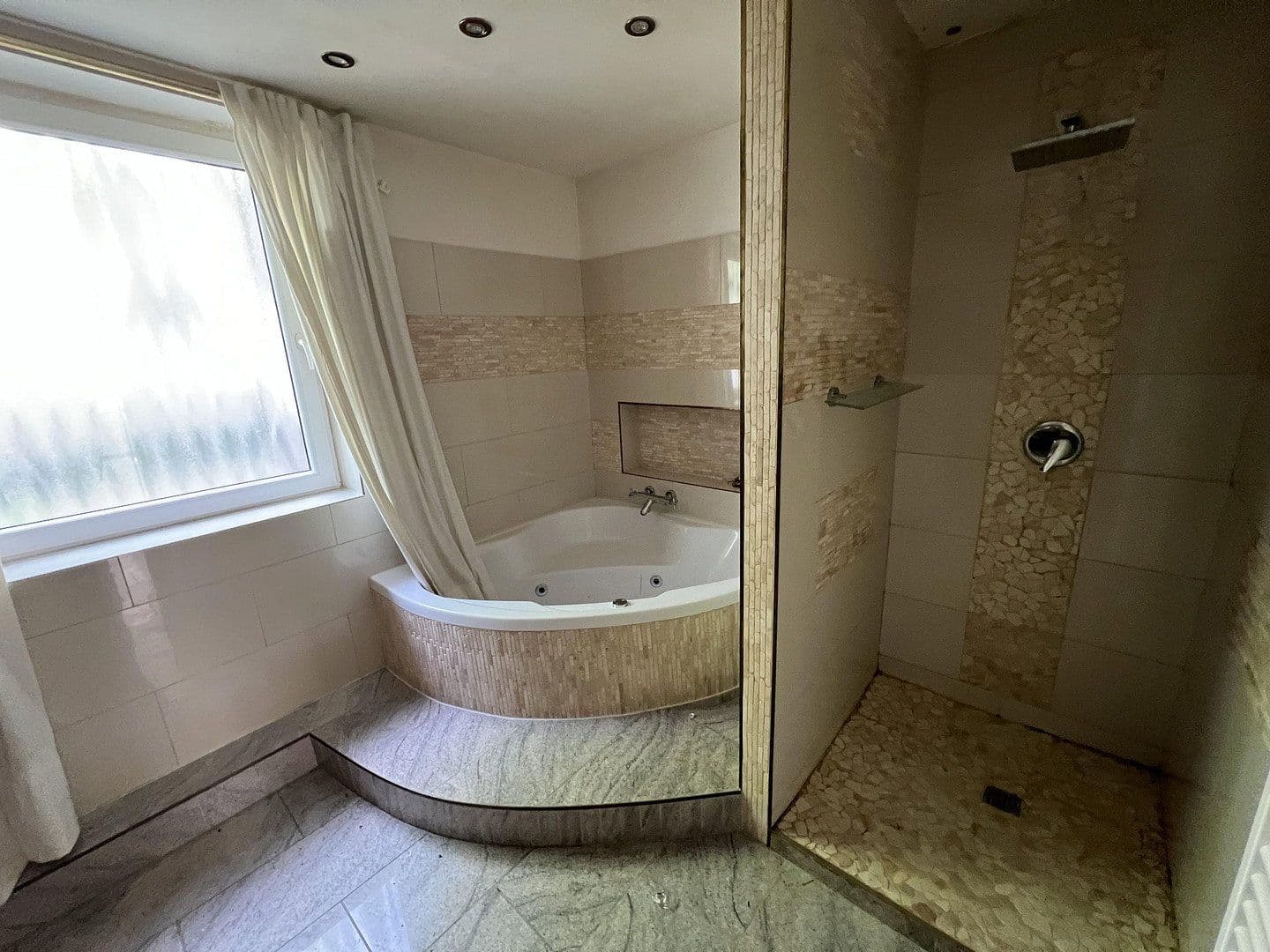 Prenájom bytu 3-izbový 160 m², Viktor-Reuter-Str. 53, Herne, Severné Porýnie - Westfálsko Prenájom bytu 3-izbový 160 m², Viktor-Reuter-Str. 53, Herne, Severné Porýnie - Westfálsko