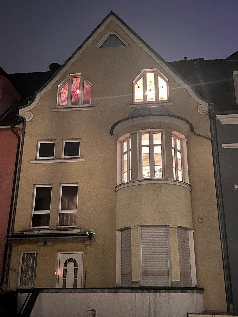 Prenájom bytu 3-izbový 100 m², Otmarstraße 22, Essen, Severné Porýnie - Westfálsko Prenájom bytu 3-izbový 100 m², Otmarstraße 22, Essen, Severné Porýnie - Westfálsko