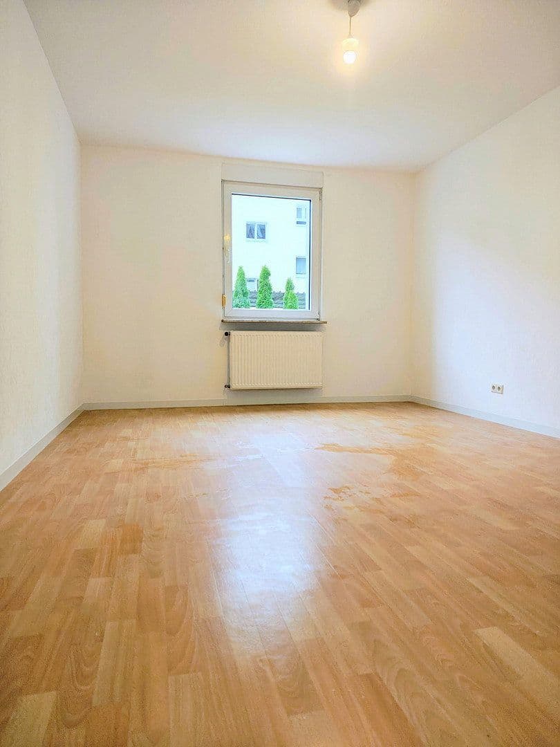 Prenájom bytu 3-izbový 88 m², Karlsruhe, Bádensko-Wurttembersko Prenájom bytu 3-izbový 88 m², Karlsruhe, Bádensko-Wurttembersko