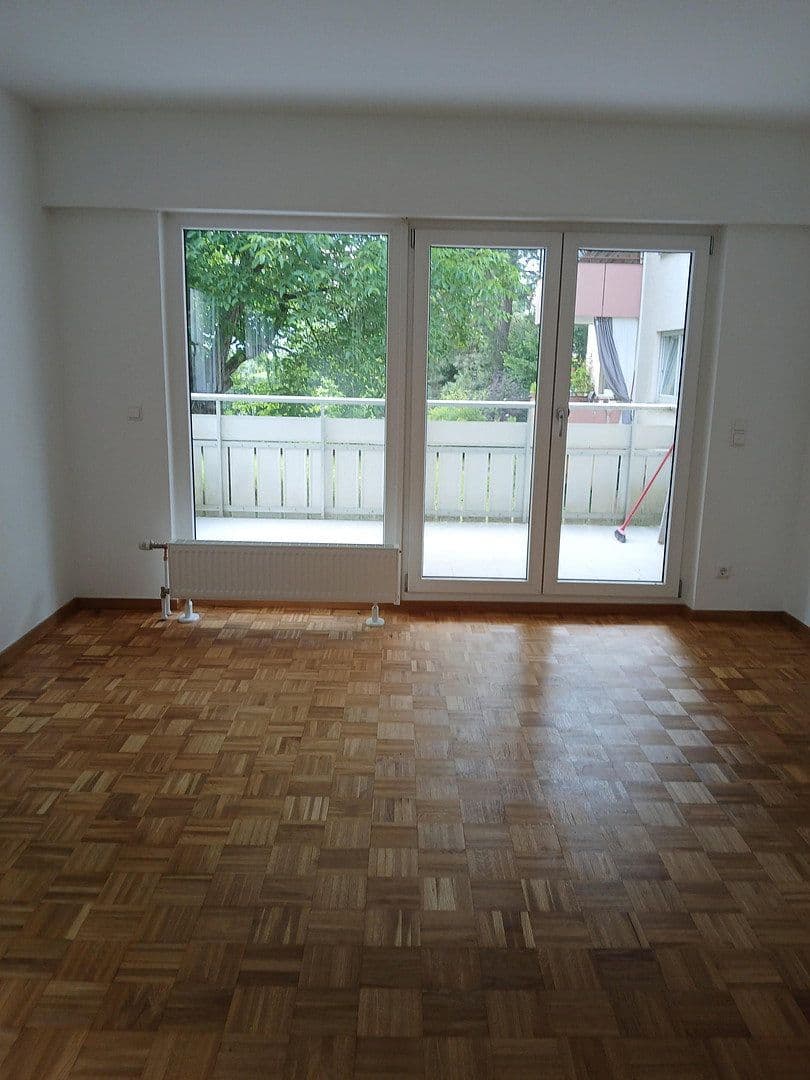 Prenájom bytu 3-izbový 91 m², Korntal-Münchingen, Bádensko-Wurttembersko Prenájom bytu 3-izbový 91 m², Korntal-Münchingen, Bádensko-Wurttembersko
