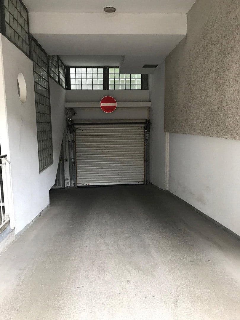 Prenájom garáže, Kleine Alexanderstraße 9, Berlin, Berlín Prenájom garáže, Kleine Alexanderstraße 9, Berlin, Berlín