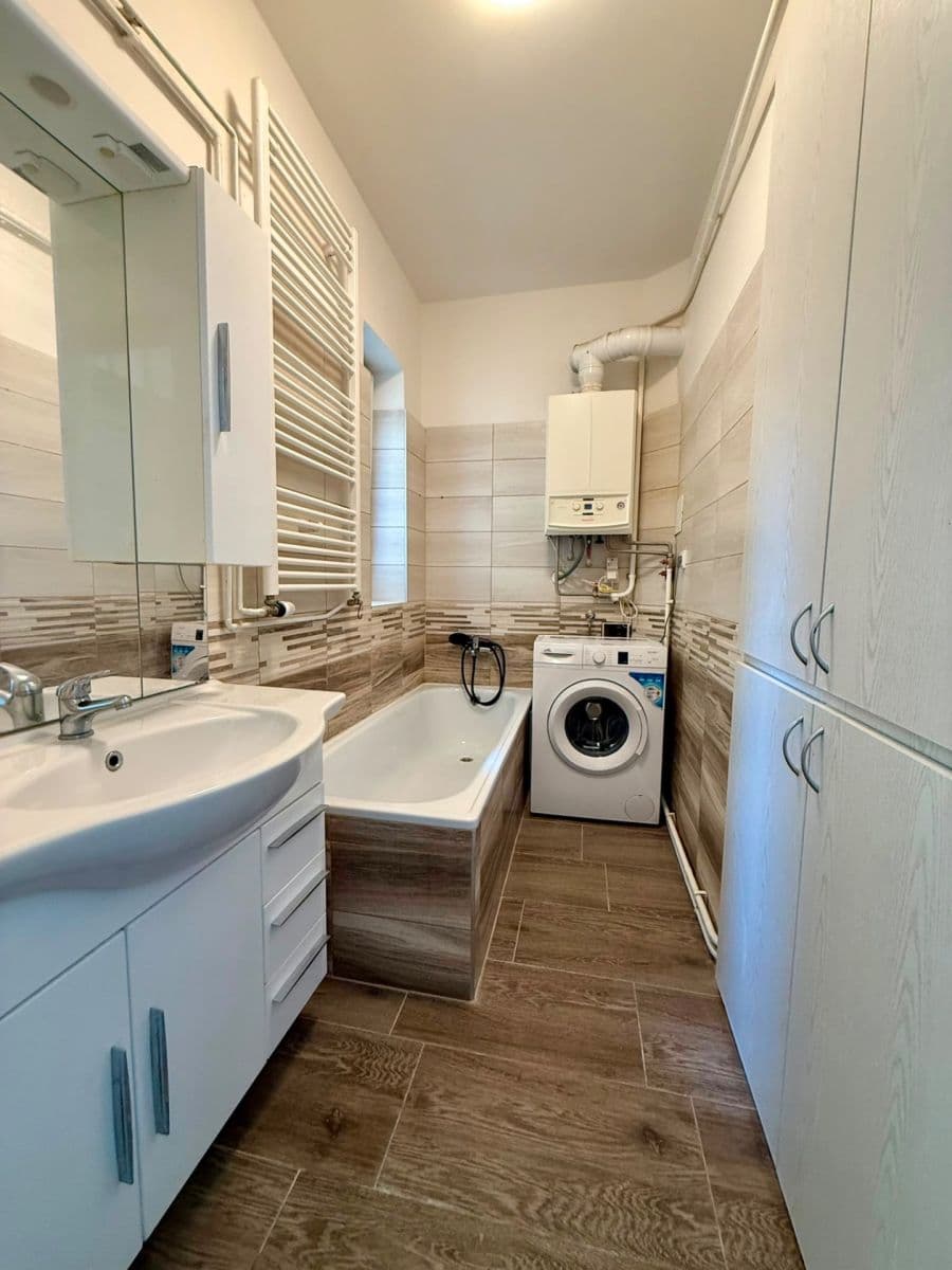 Prenájom bytu 4-izbový 13 m², Komenského, Červenka, Olomoucký kraj Prenájom bytu 4-izbový 13 m², Komenského, Červenka, Olomoucký kraj