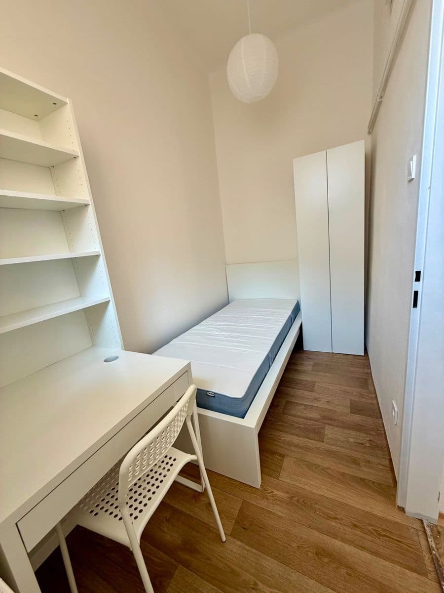 Prenájom bytu 4-izbový 13 m², Komenského, Červenka, Olomoucký kraj Prenájom bytu 4-izbový 13 m², Komenského, Červenka, Olomoucký kraj