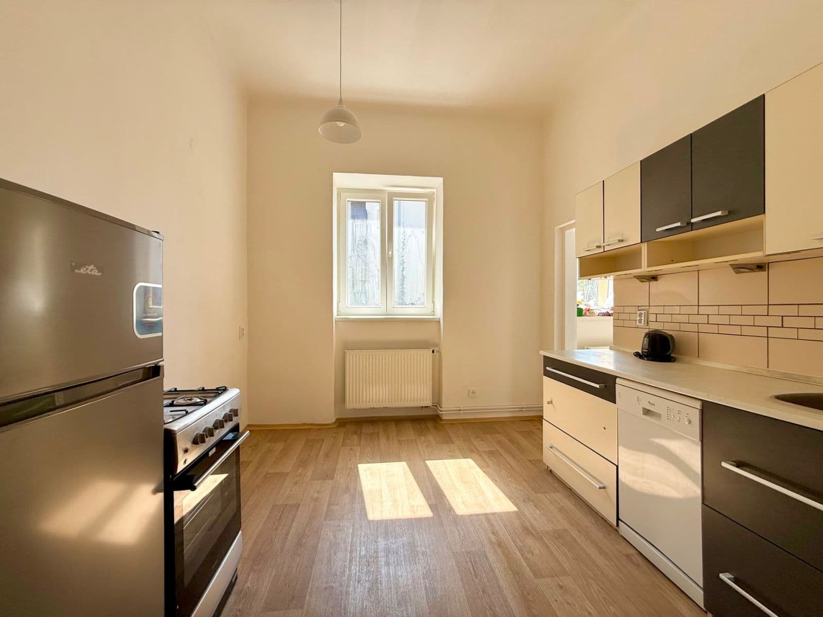 Prenájom bytu 4-izbový 25 m², Komenského, Červenka, Olomoucký kraj Prenájom bytu 4-izbový 25 m², Komenského, Červenka, Olomoucký kraj