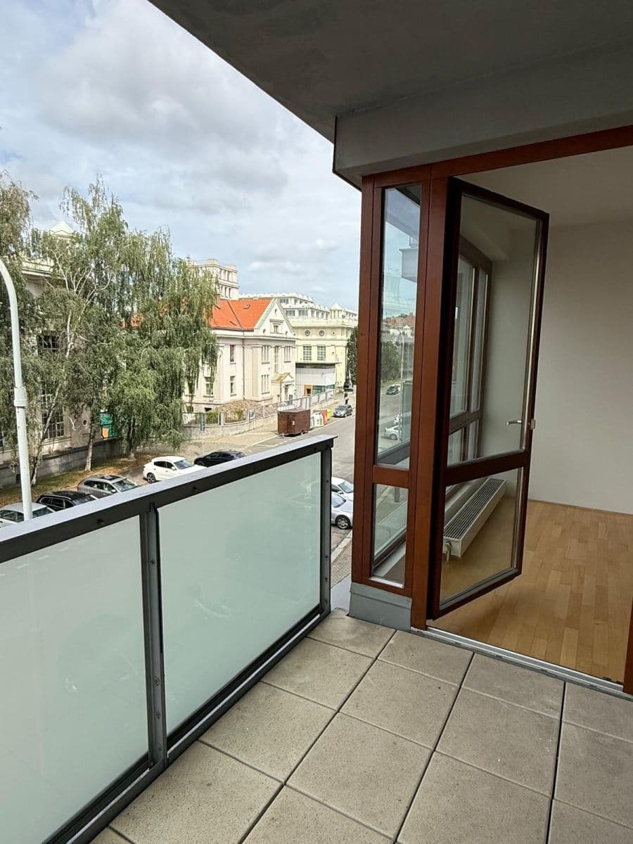 Prenájom bytu 2-izbový 50 m², Nedvědovo náměstí, Praha, Praha Prenájom bytu 2-izbový 50 m², Nedvědovo náměstí, Praha, Praha