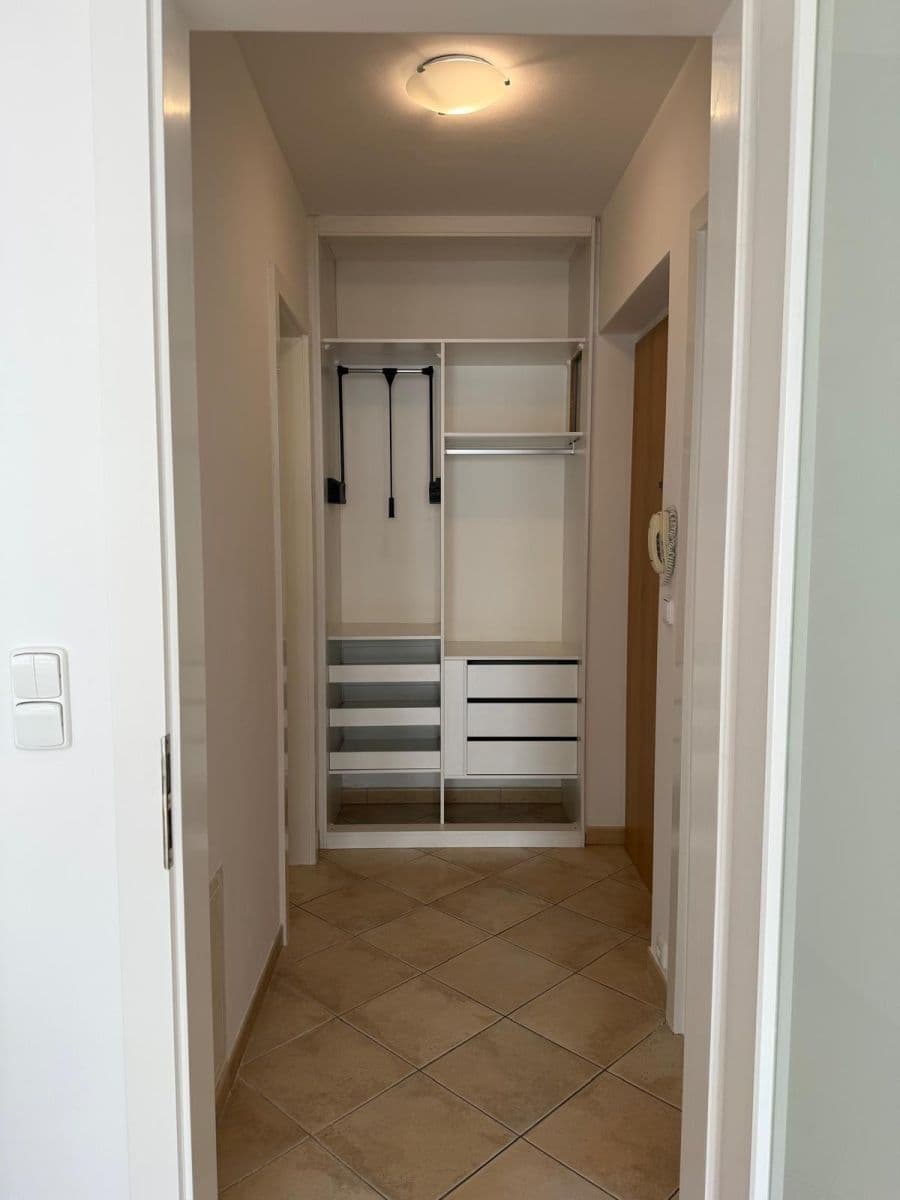 Prenájom bytu 2-izbový 50 m², Nedvědovo náměstí, Praha, Praha Prenájom bytu 2-izbový 50 m², Nedvědovo náměstí, Praha, Praha