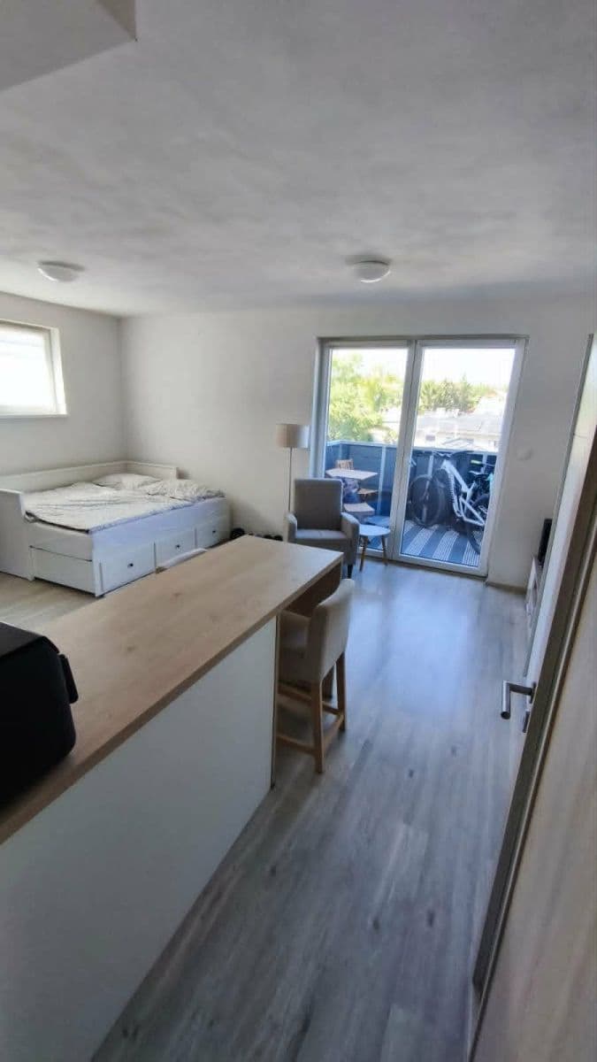 Prenájom bytu 1-izbový 37 m², U Pondu, Heřmanova Huť, Plzeňský kraj Prenájom bytu 1-izbový 37 m², U Pondu, Heřmanova Huť, Plzeňský kraj