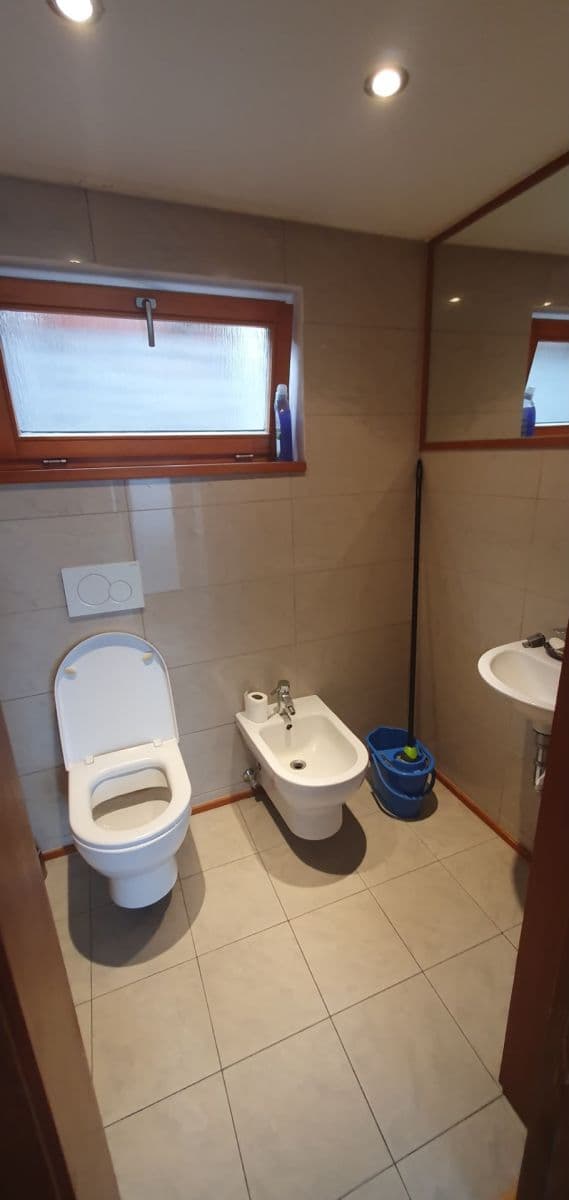 Prenájom bytu 3-izbový 118 m², Mělnická, Praha, Praha Prenájom bytu 3-izbový 118 m², Mělnická, Praha, Praha